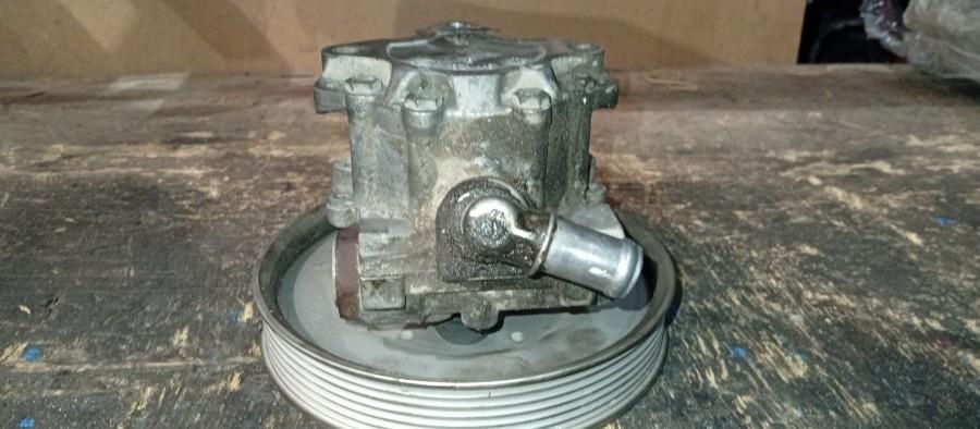 BOMBA-DE-DIRECCION-HIDRAULICA-AUDI-A4-CABRIO-8H-3-0-V6-30V-CAT-220CV-Ano-2005-Auto-Desguace-Luque