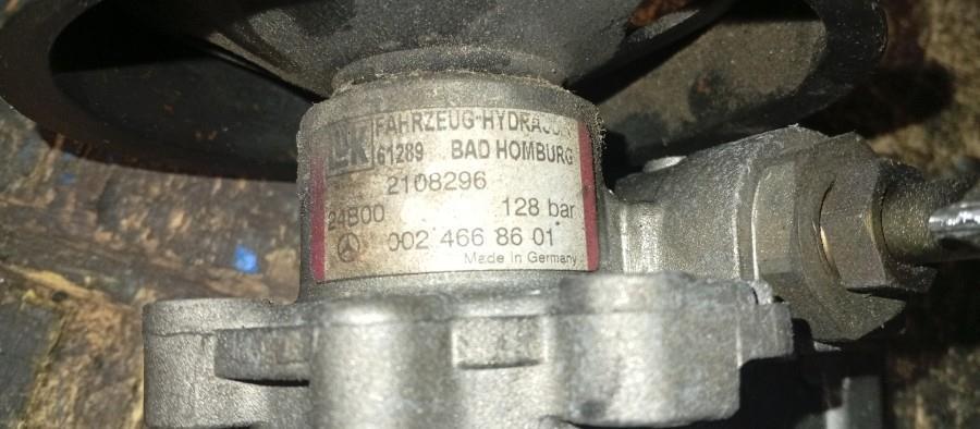 BOMBA-DE-DIRECCION-HIDRAULICA-MERCEDES-CLASE-S-W220-320-V6-18V-224CV-Ano-2000-Auto-Desguace-Luque