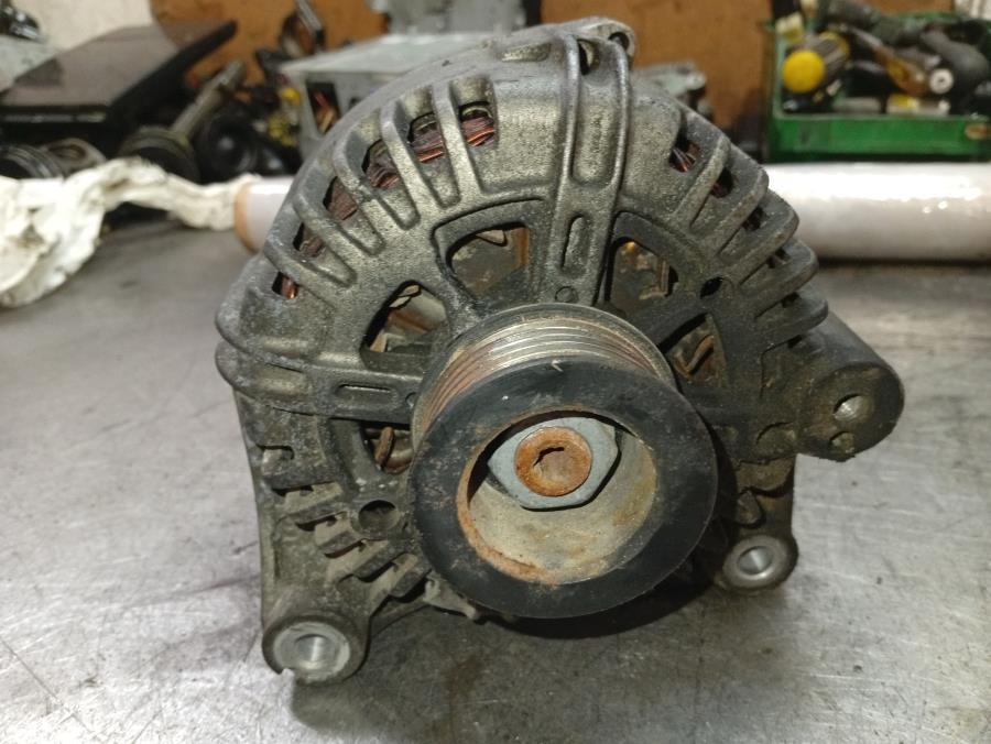 ALTERNADOR-BMW-SERIE-3-BERLINA-E46-330D-204CV-Ano-2002-Auto-Desguace-Luque