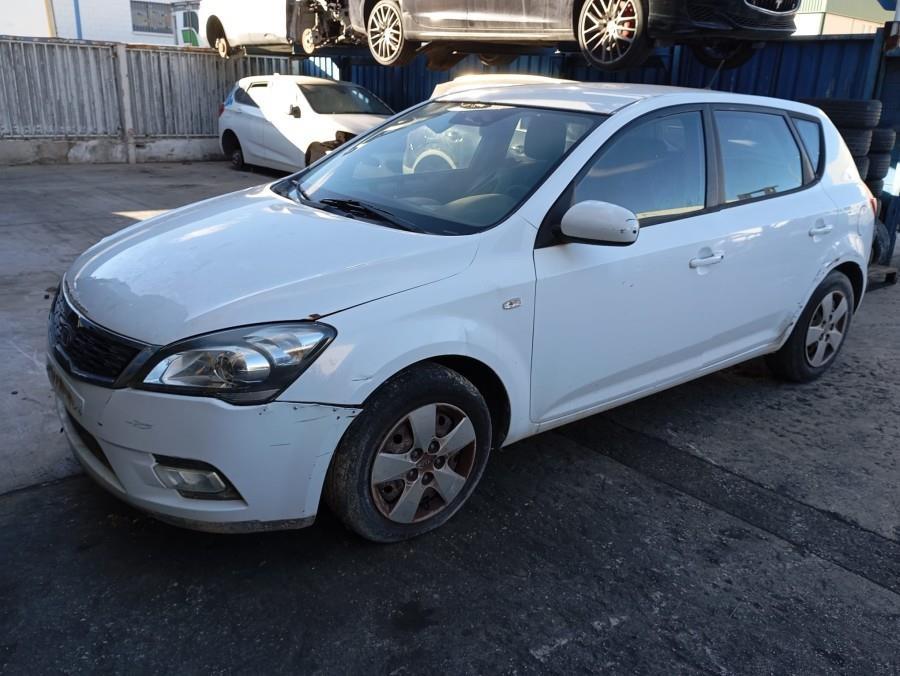 FARO-DELANTERO-DERECHO-KIA-CEED-1-4-16V-Ano-2011-Auto-Desguace-Luque