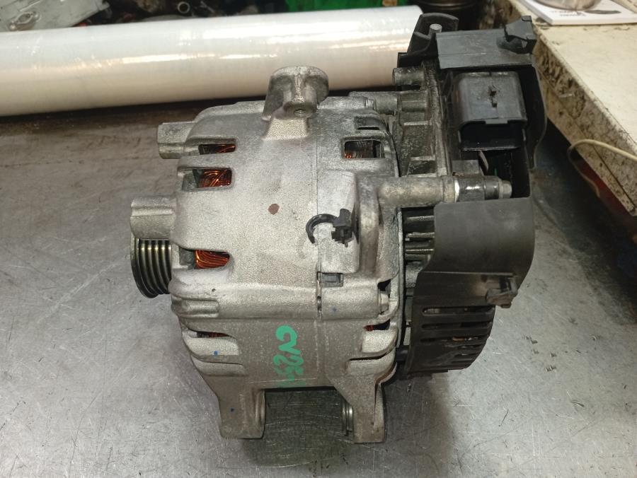ALTERNADOR-PEUGEOT-308-1-6-HYBRID-Ano-2022-Auto-Desguace-Luque