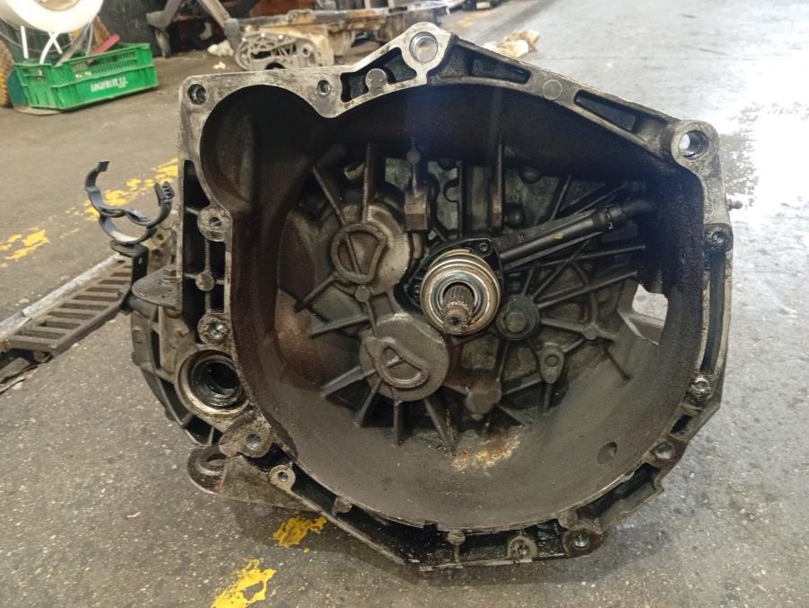 CAJA-DE-CAMBIOS-MANUAL-RENAULT-MASTER-2-8-TDI-114CV-Ano-2000-Auto-Desguace-Luque