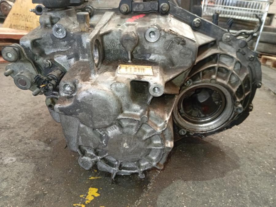 CAJA-DE-CAMBIOS-MANUAL-RENAULT-MASTER-2-8-TDI-114CV-Ano-2000-Auto-Desguace-Luque