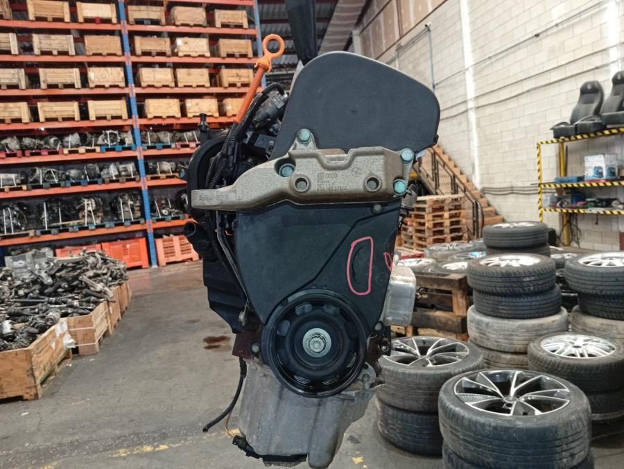 MOTOR-COMPLETO-VOLKSWAGEN-GOLF-IV-BERLINA-1J1-1-6-16V-105CV-Ano-2001-Auto-Desguace-Luque