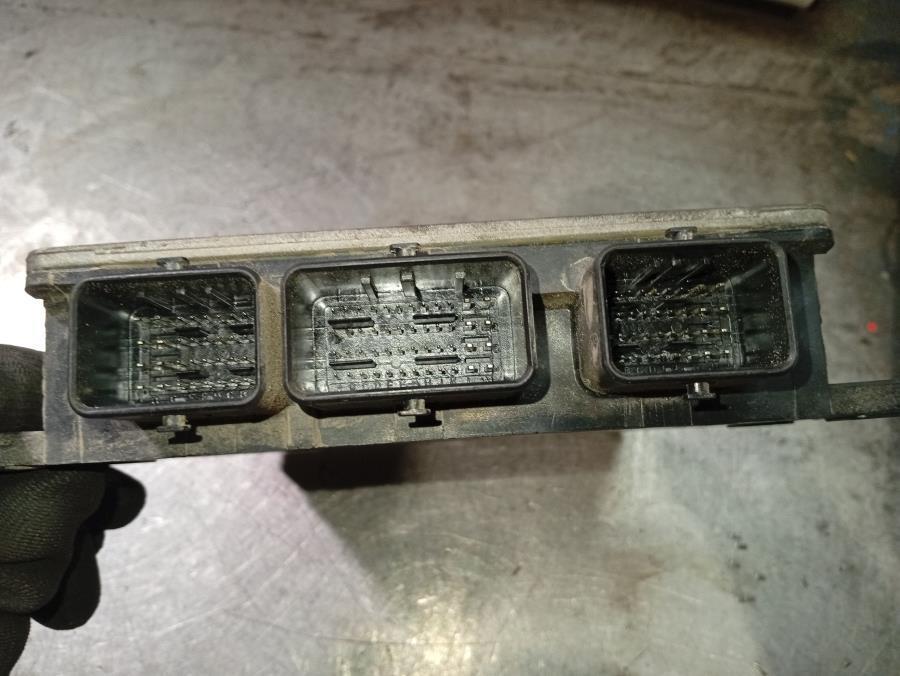 CENTRALITA-DE-MOTOR-RENAULT-SCENIC-II-1-5-DCI-DIESEL-101-CV-Ano-2005-Auto-Desguace-Luque