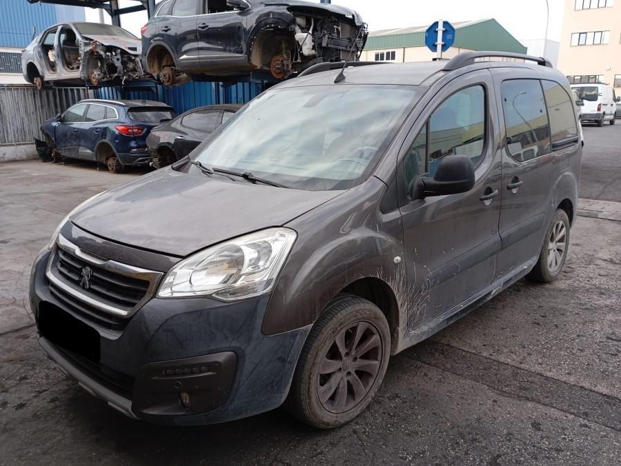LUZ-DIURNA-IZQUIERDA-PEUGEOT-PARTNER-1-6-BLUE-HDI-FAP-99-CV-Ano-2018-Auto-Desguace-Luque