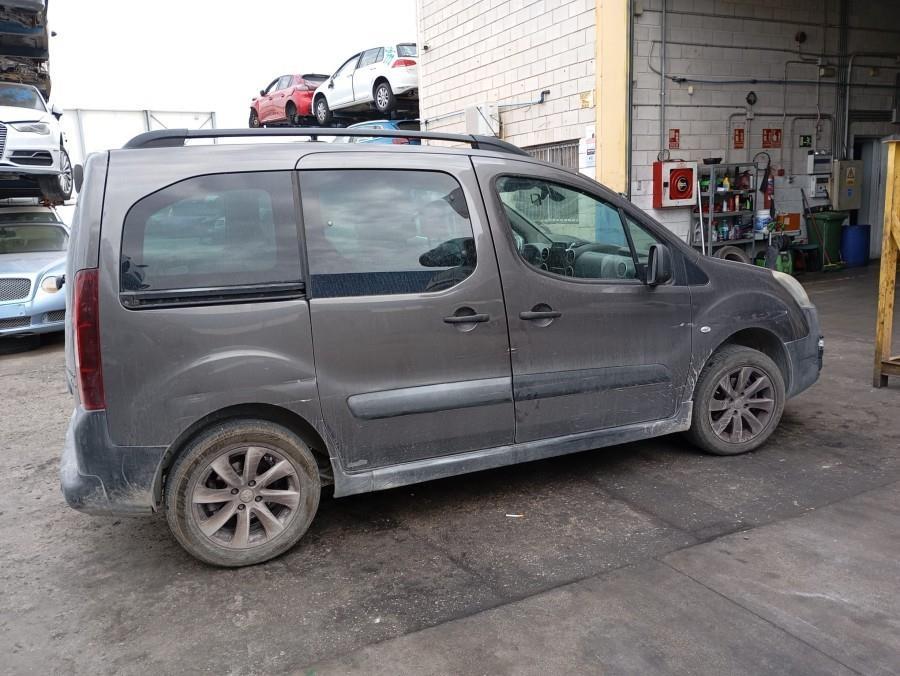 PILOTO-TRASERO-DERECHO-PEUGEOT-PARTNER-1-6-BLUE-HDI-FAP-99-CV-Ano-2018-Auto-Desguace-Luque