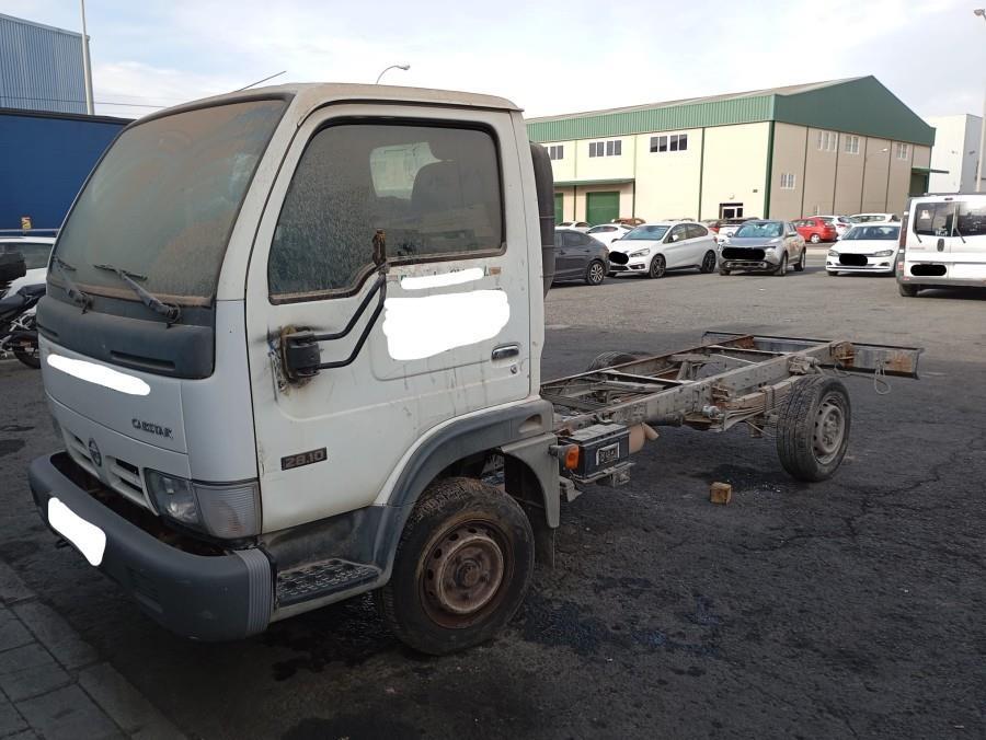 FARO-DELANTERO-DERECHO-NISSAN-CABSTAR-3-0-DIESEL-105-CV-Ano-2006-Auto-Desguace-Luque
