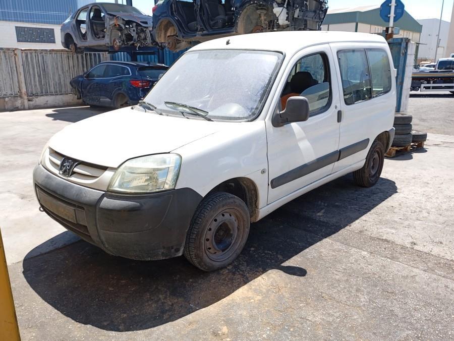 FARO-DELANTERO-DERECHO-PEUGEOT-PARTNER-1-9-DIESEL-69-CV-Ano-2007-Auto-Desguace-Luque