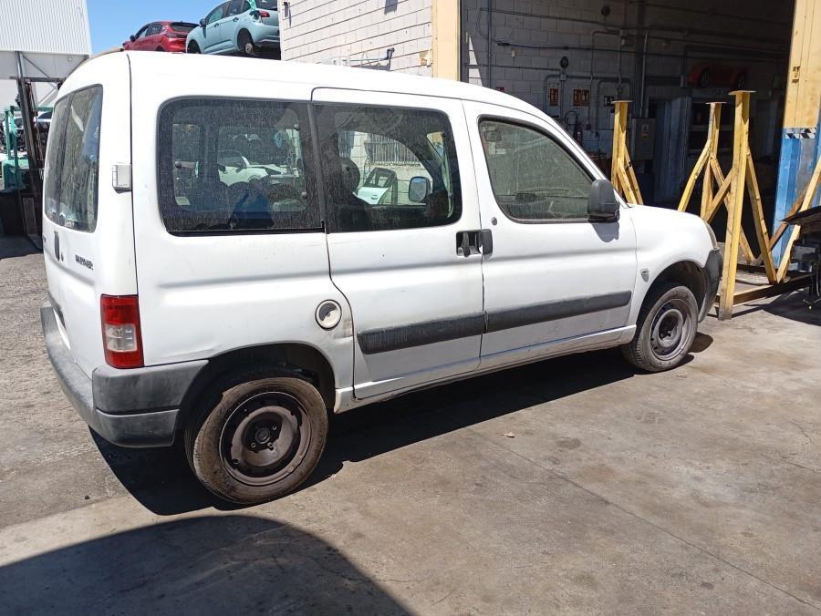 FARO-DELANTERO-DERECHO-PEUGEOT-PARTNER-1-9-DIESEL-69-CV-Ano-2007-Auto-Desguace-Luque