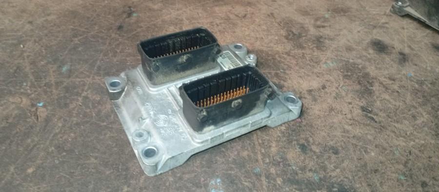 CENTRALITA-DE-MOTOR-OPEL-CORSA-C-1-2-16V-75CV-Ano-2004-Auto-Desguace-Luque