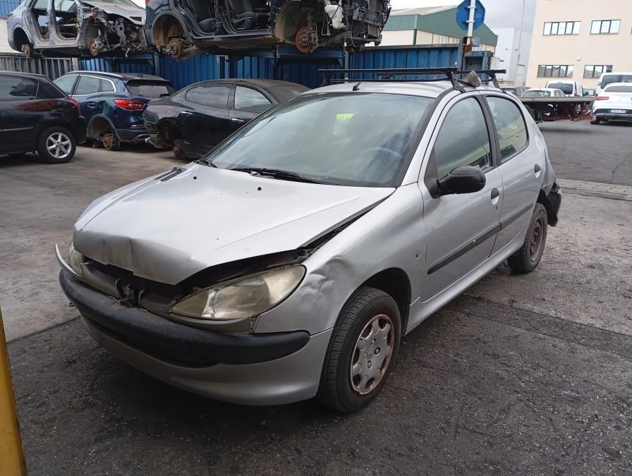 MOTOR-COMPLETO-PEUGEOT-206-1-4-8V-Ano-2000-Auto-Desguace-Luque