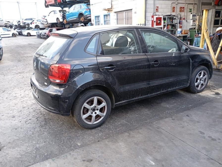ANTINIEBLA-DELANTERO-DERECHO-VOLKSWAGEN-POLO-6R1-1-4-FSI-Ano-2011-Auto-Desguace-Luque