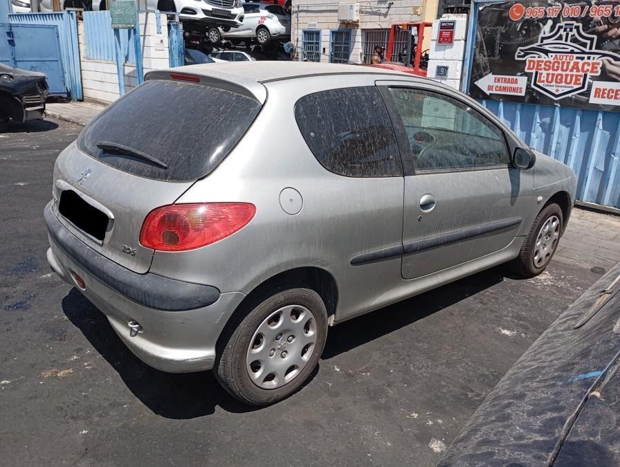 PILOTO-TRASERO-DERECHO-PEUGEOT-206-1-4-8V-Ano-2004-Auto-Desguace-Luque