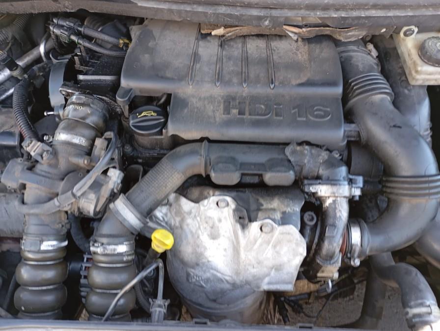 TERCERA-LUZ-DE-FRENO-CITROEN-C4-1-6-HDI-90-Ano-2007-Auto-Desguace-Luque