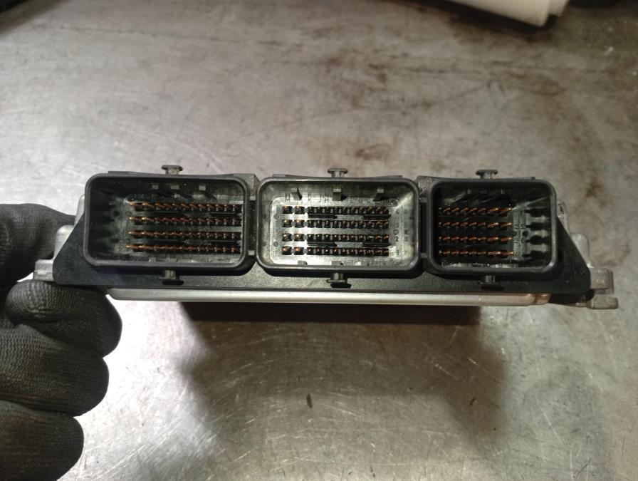 CENTRALITA-DE-MOTOR-RENAULT-MEGANE-III-BERLINA-5-P-Dynamique-1-5-DCI-110-CV-Ano-2004-Auto-Desguace-Luque