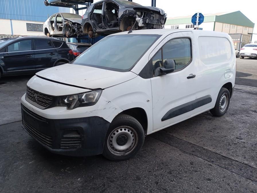ANTINIEBLA-DELANTERO-DERECHO-PEUGEOT-PARTNER-1-6-BLUE-HDI-FAP-99-CV-Ano-2019-Auto-Desguace-Luque