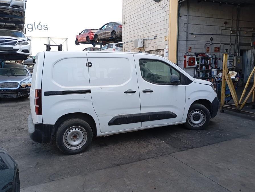 ANTINIEBLA-DELANTERO-DERECHO-PEUGEOT-PARTNER-1-6-BLUE-HDI-FAP-99-CV-Ano-2019-Auto-Desguace-Luque
