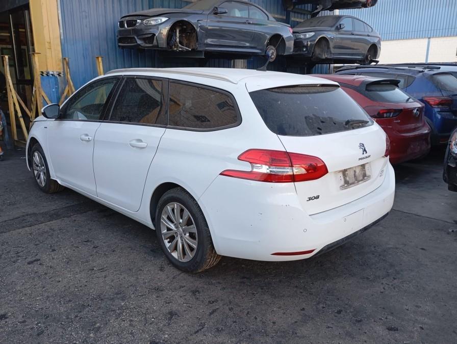 ANTINIEBLA-DELANTERO-DERECHO-PEUGEOT-308-SW-1-5-HDI-130-CV-Ano-2019-Auto-Desguace-Luque