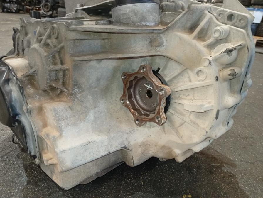 CAJA-DE-CAMBIOS-AUTOMATICA-VOLKSWAGEN-TOURAN-2-0-TDI-140-CV-Ano-2014-Auto-Desguace-Luque