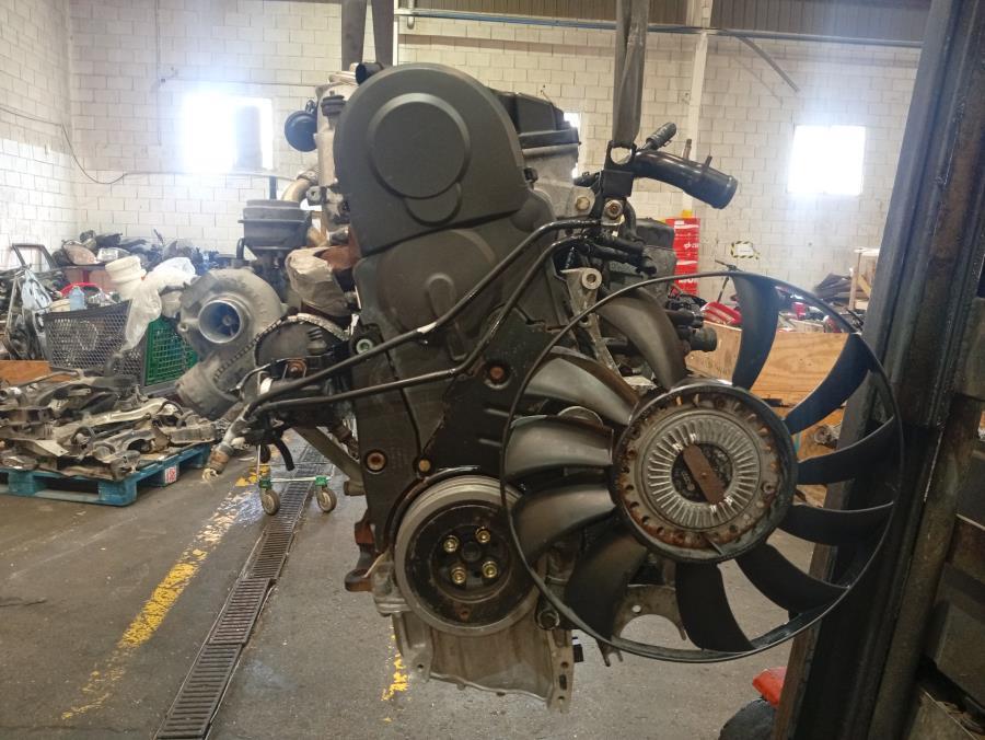 MOTOR-COMPLETO-VOLKSWAGEN-PASSAT-BERLINA-3B3-Edition-1-9-TDI-131-CV-Ano-2001-Auto-Desguace-Luque
