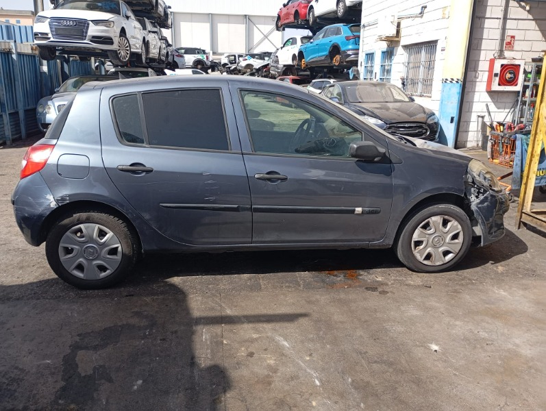 Imagen vehículo DESPIECE COMPLETO DE RENAULT CLIO III 1.5 DCI DIESEL CAT (86CV) DEL AÑO 2008 - Auto-Desguace Luque