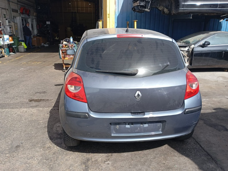 Imagen vehículo DESPIECE COMPLETO DE RENAULT CLIO III 1.5 DCI DIESEL CAT (86CV) DEL AÑO 2008 - Auto-Desguace Luque