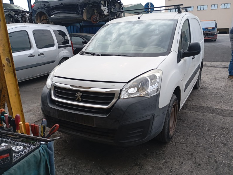 Imagen vehículo DESPIECE COMPLETO DE PEUGEOT PARTNER ELECTRICO DEL AÑO 2017 - Auto-Desguace Luque Imagen vehículo DESPIECE COMPLETO DE PEUGEOT PARTNER ELECTRICO DEL AÑO 2017 - Auto-Desguace Luque